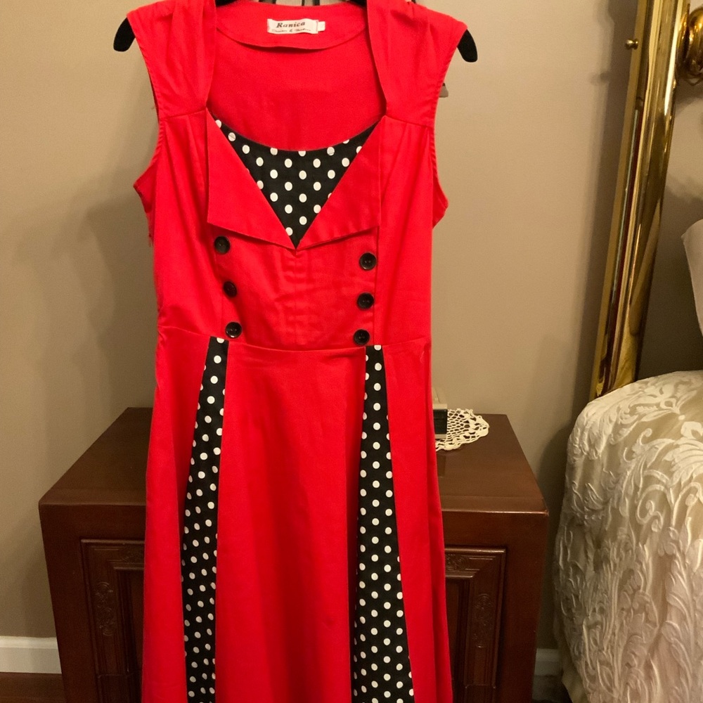 Ladies dress, small.